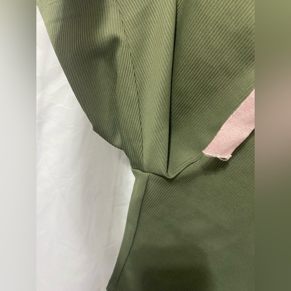 H&M Divided Ribbed Biker Shorts - Khaki Green - Size XS
EUC - Picture 7 of 7